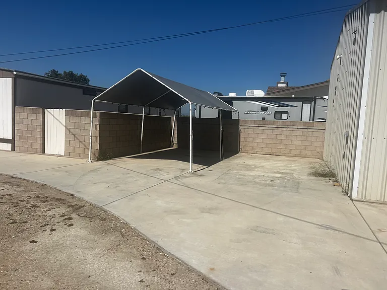 E Howe Rd — Photo 5