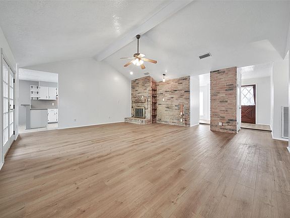 4th image of 638 W Castle Harbour Dr