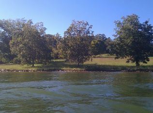 Tanasi Ct, Loudon, TN 37774