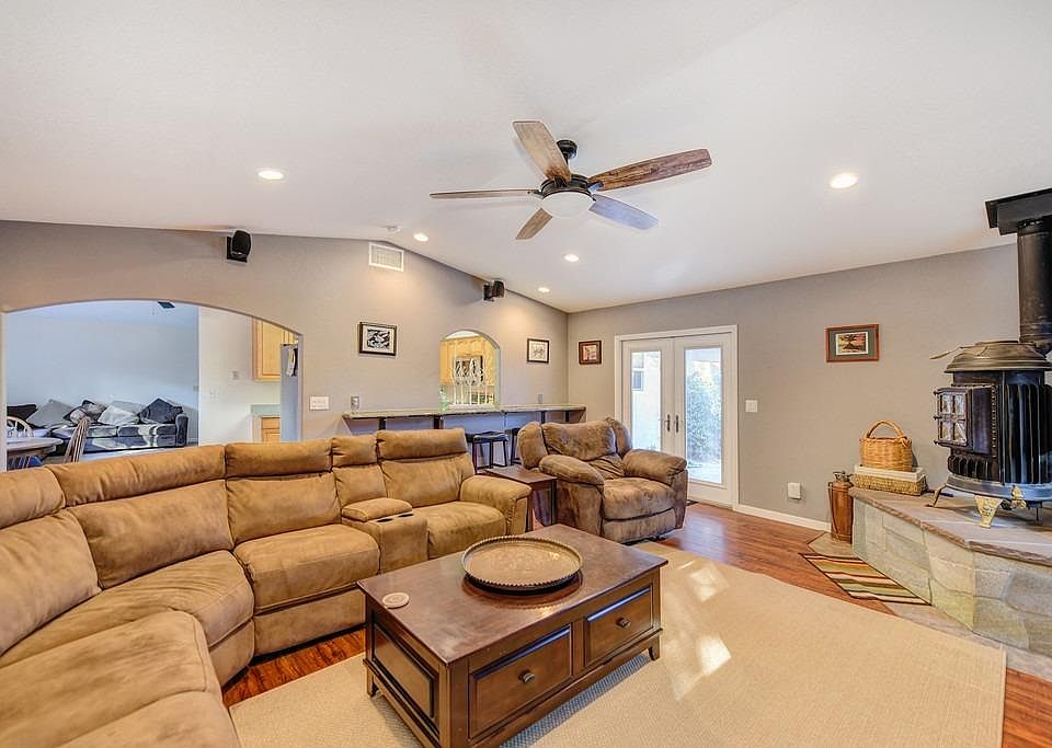 1st image of 8516 Villaview Dr
