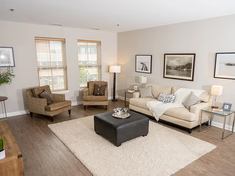 The Residence at the Glen Town Center — Photo 26