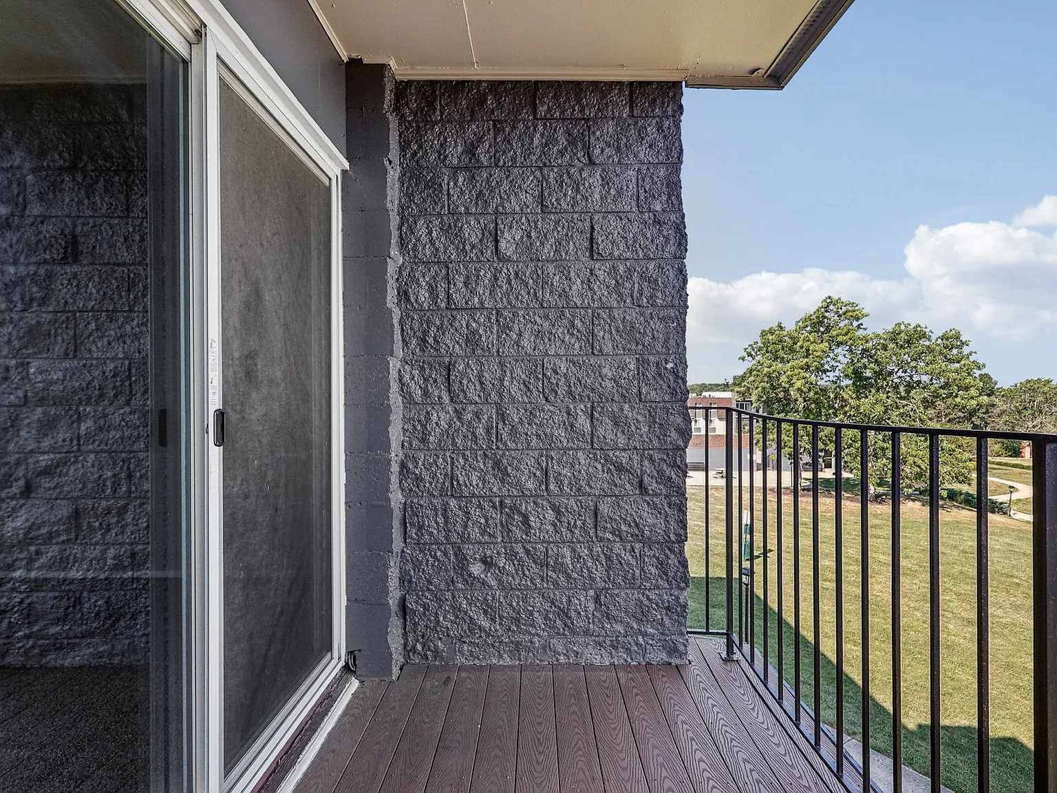 Oakwood Apartments — Photo 4