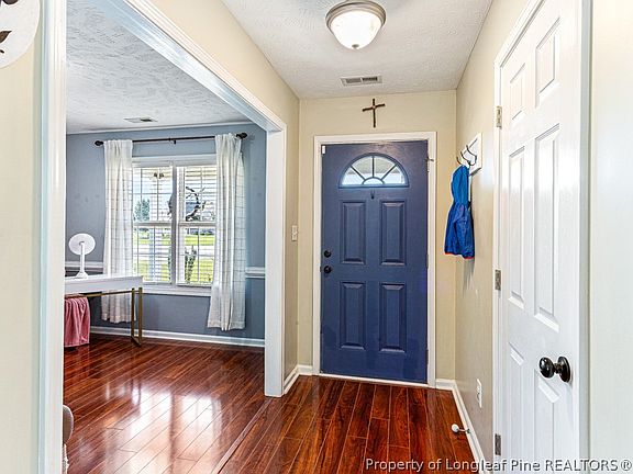4th image of 399 Fairfield Cir