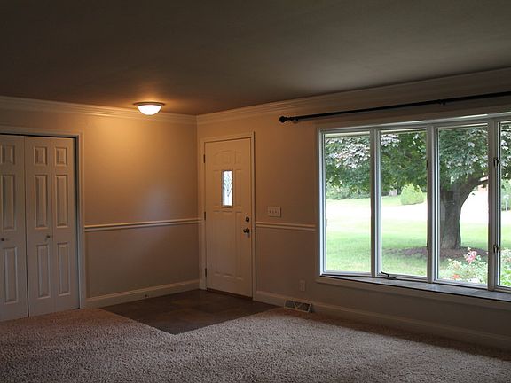 Newer Crown, Trim and Chair Rail; Bay Window with beautiful tile