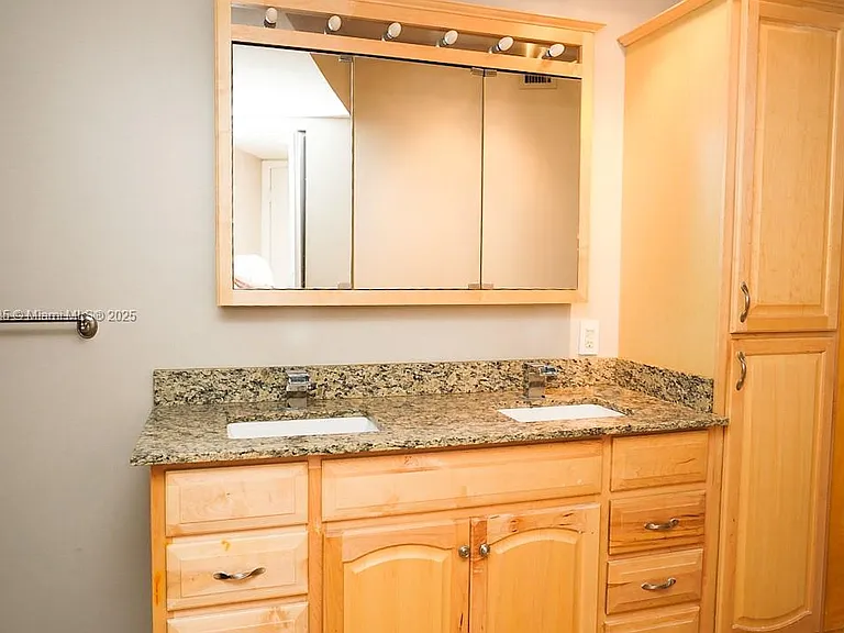 100 Golden Isles Dr #10 — Photo 15