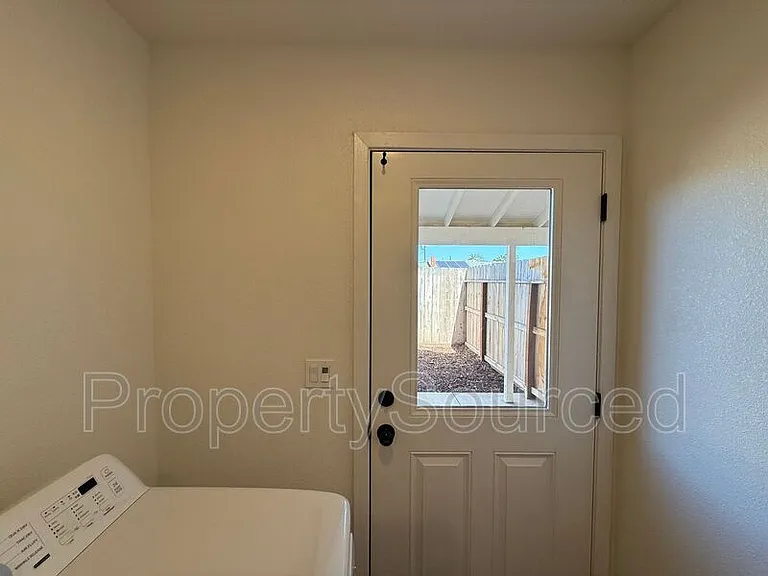 936 W Alameda St #A — Photo 30