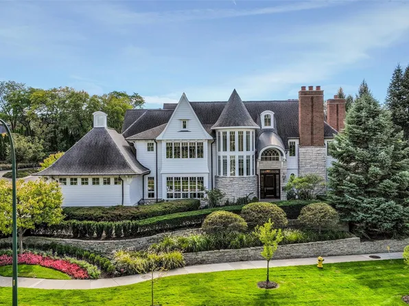 100 Woodland Villa Ct, Birmingham, MI 48009