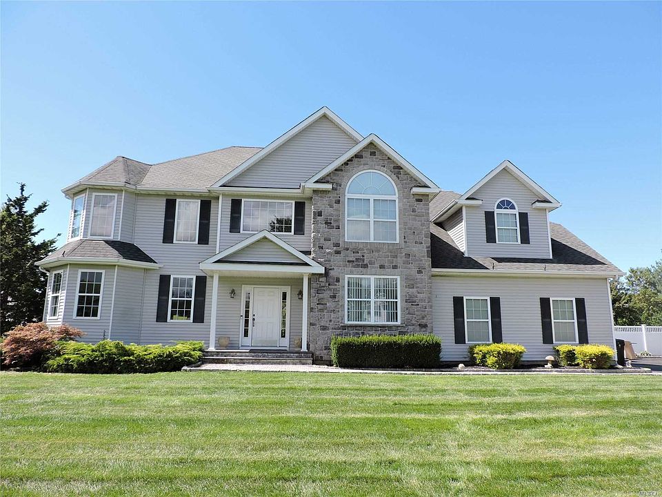 1st image of 15 Biltmore Dr