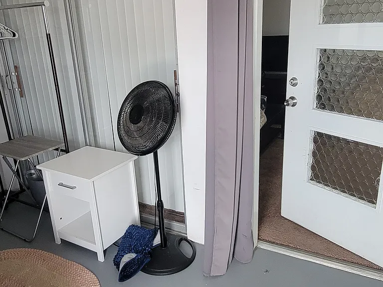 florida room to amin entry of the house