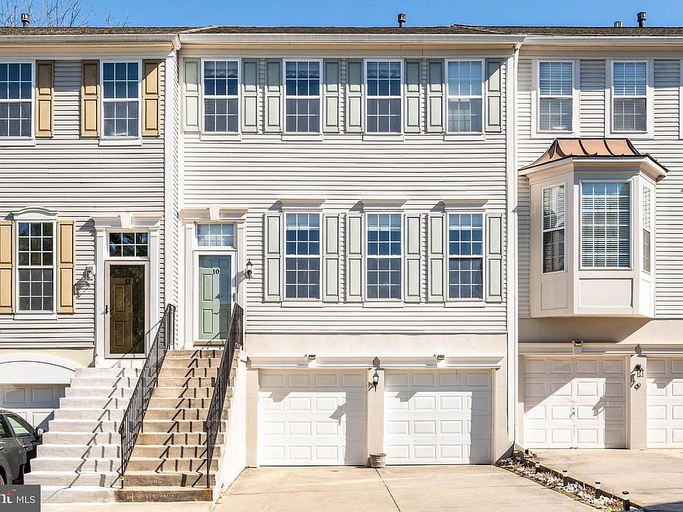 1st image of 10 Almond Ct