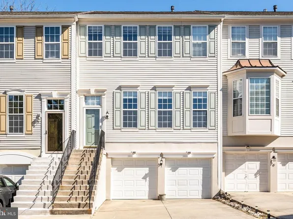 10 Almond Ct, Lafayette Hill, PA 19444