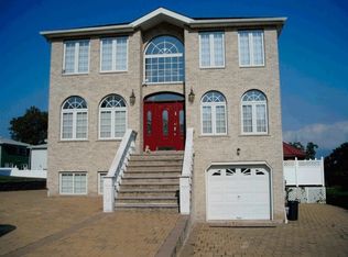 27 Wagner St, Staten Island, NY 10305
