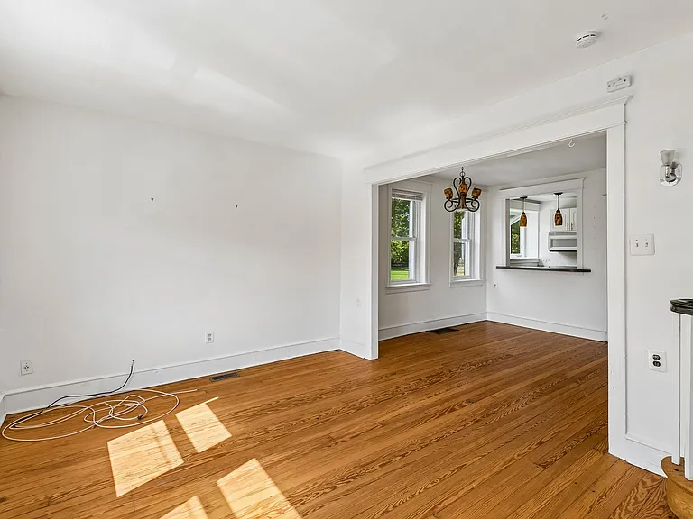 527 S 7th St — Photo 7