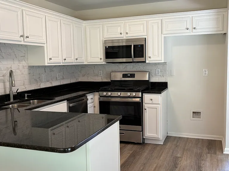 95 Prestwick Ln — Photo 10