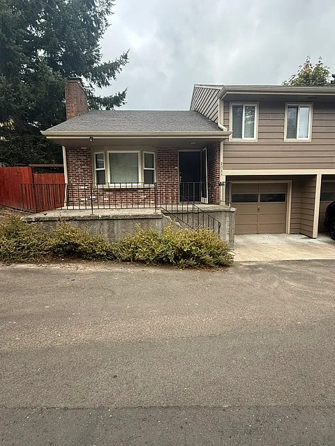 2083 SW Camelot Ct