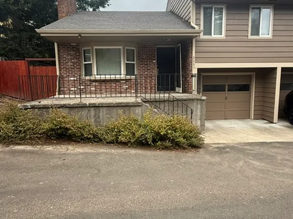 2083 SW Camelot Ct, Portland, OR