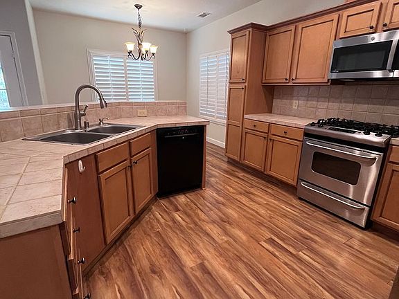 3rd image of 9292 Loma Ln