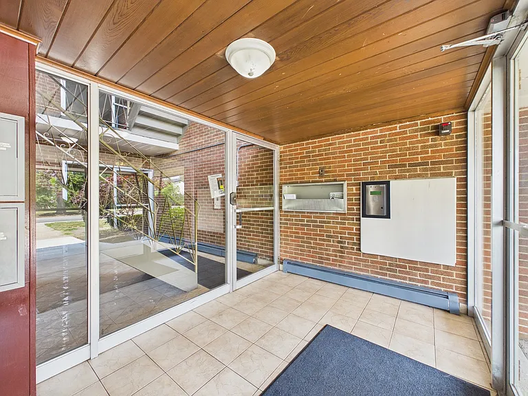2210 S Goebbert Rd #226 — Photo 32