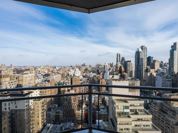 118 East 60th Street image 1 of 14