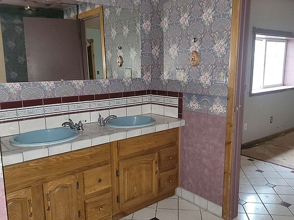 3rd image of 251 Flora Dr