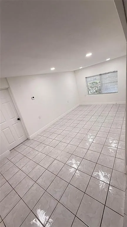 2 bed, 1.0 bath, 1248 sqft, $1,650 — Photo 2