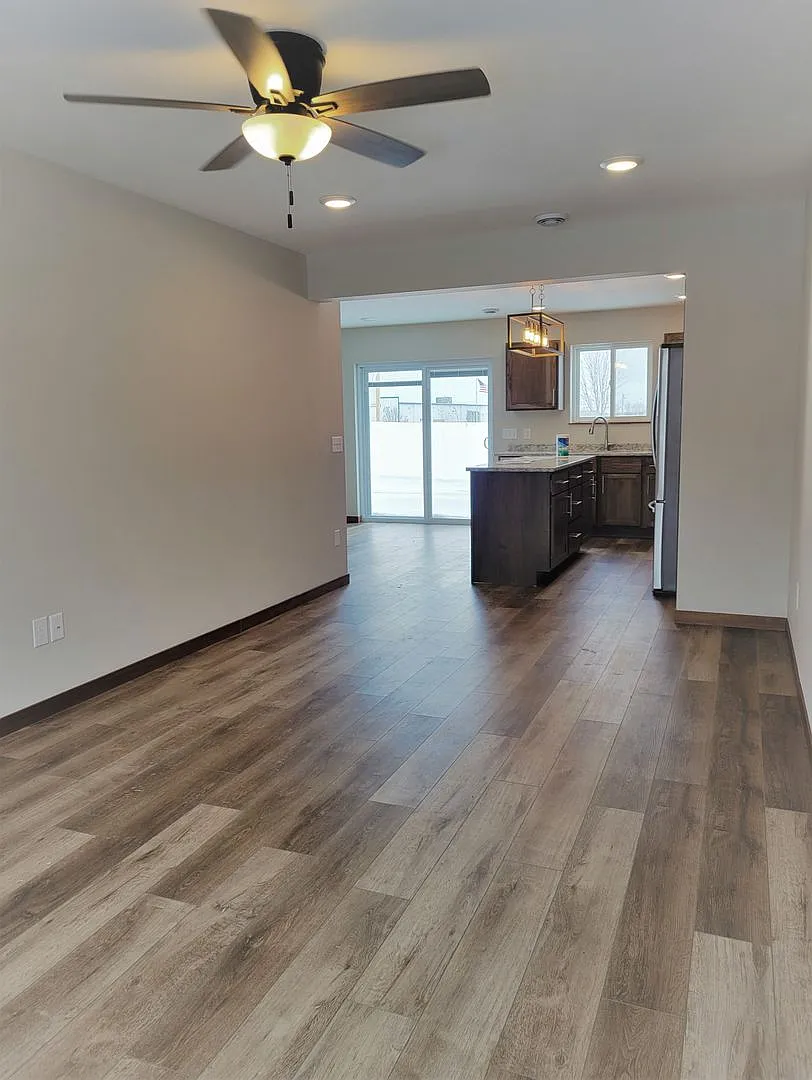 Middle Unit Townhouse — Photo 3