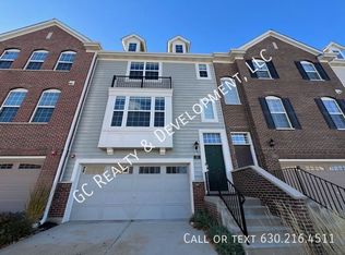 92 Dunhill Ln, Schaumburg, IL 60194