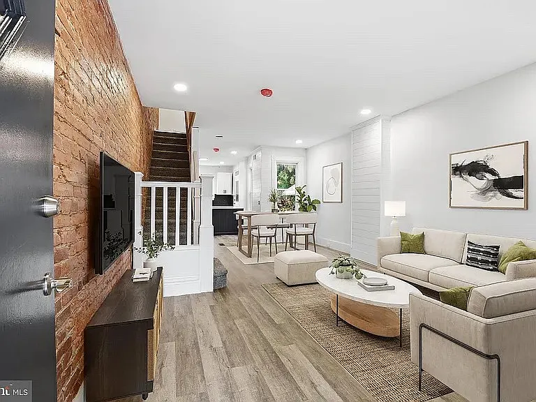 836 Lake St