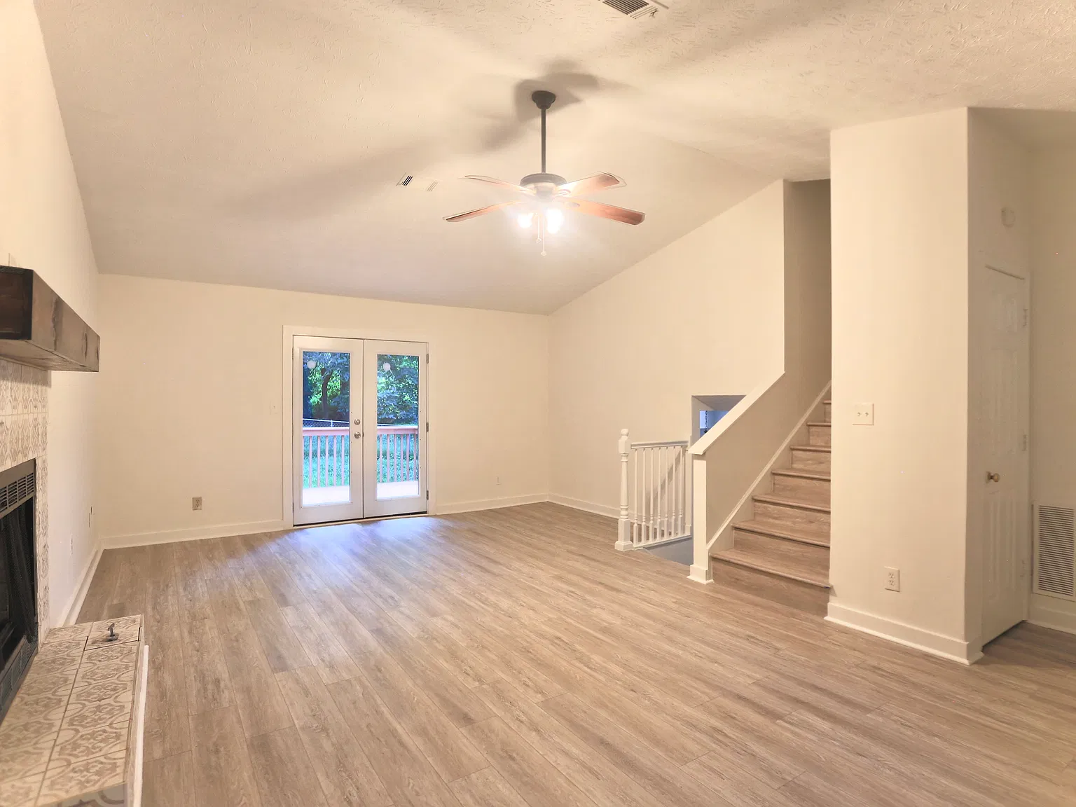 3 bed, 1386 sqft, $1,800 — Photo 4
