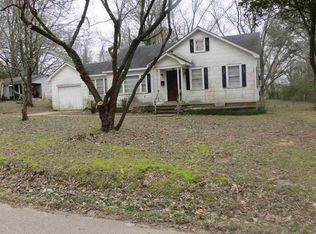 94 H C Walton Dr, Jackson, TN 38301