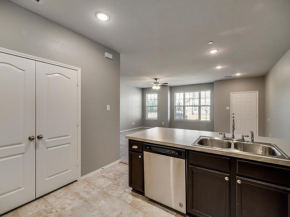 4th image of 3408 Becker Dr