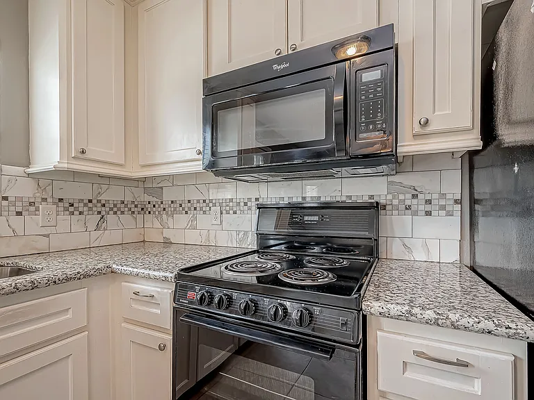 1513 George St — Photo 14