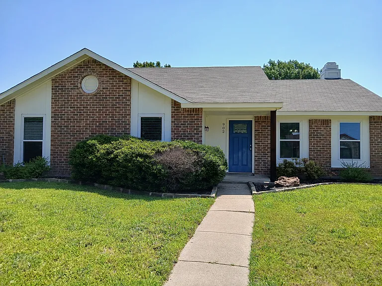 902 Rocky Creek Ln — Photo 1