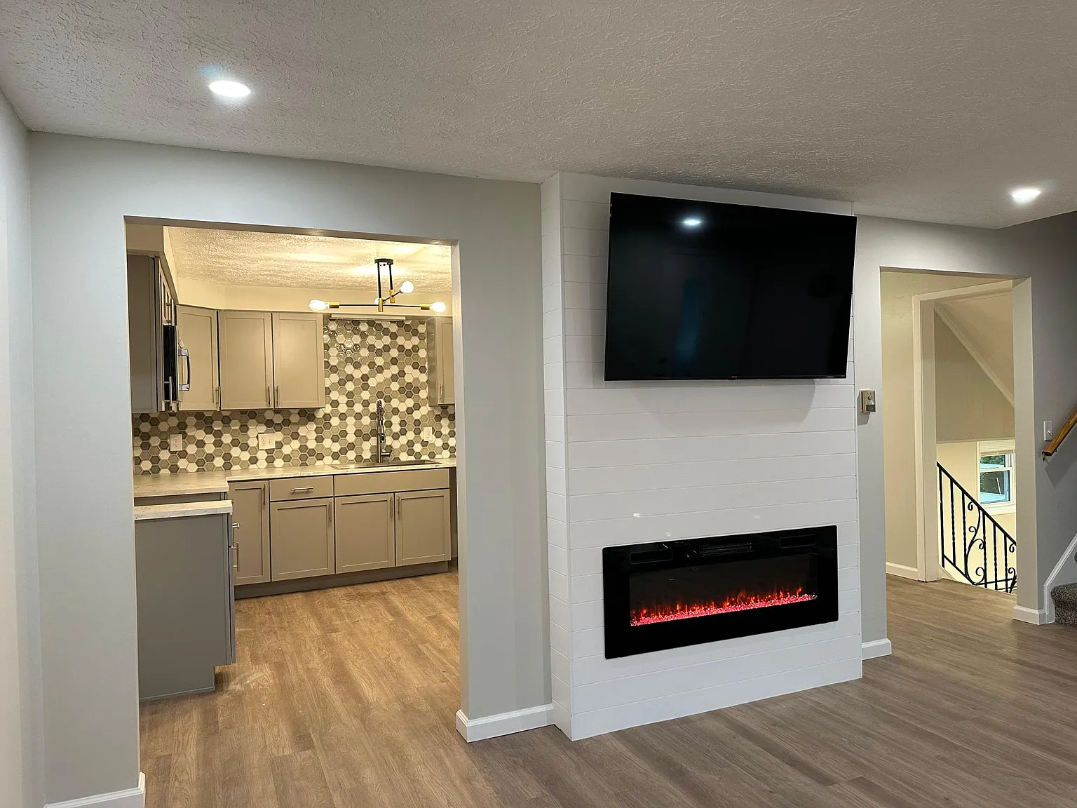 3 bed, 1.5 bath, 1978 sqft, $2,450 — Photo 1