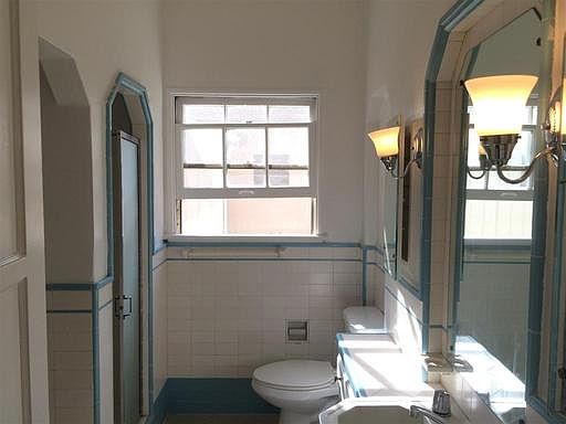 3rd image of 337 1/2 N Hayworth Ave