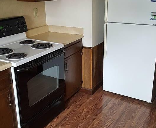 Kitchen With Stove & Refrigerator