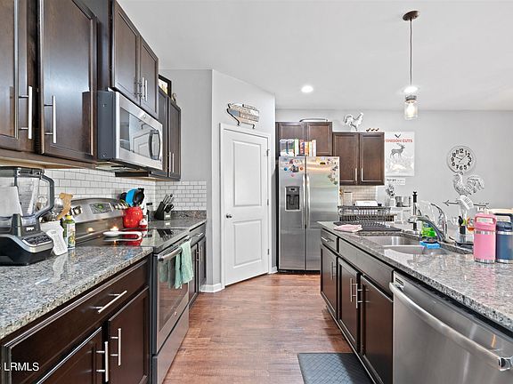 4th image of 4917 Breeze Way