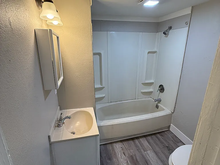 328 N State St #5 — Photo 7