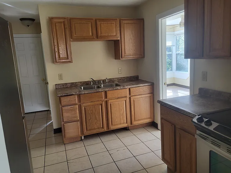1102 Stonehaven St #1 — Photo 4