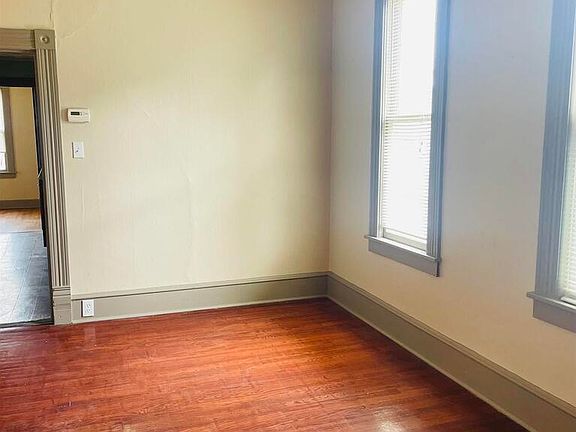 5th image of 644 3rd Ave S