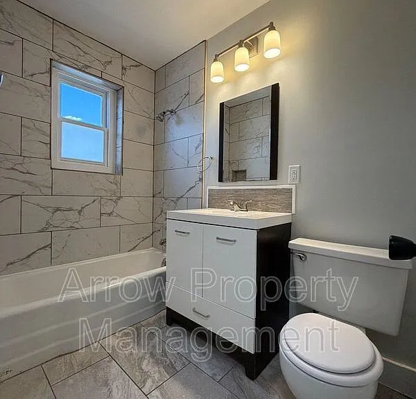 1037 G St #1 — Photo 4