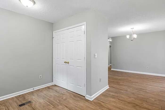 1811 Cody Ave — Photo 15
