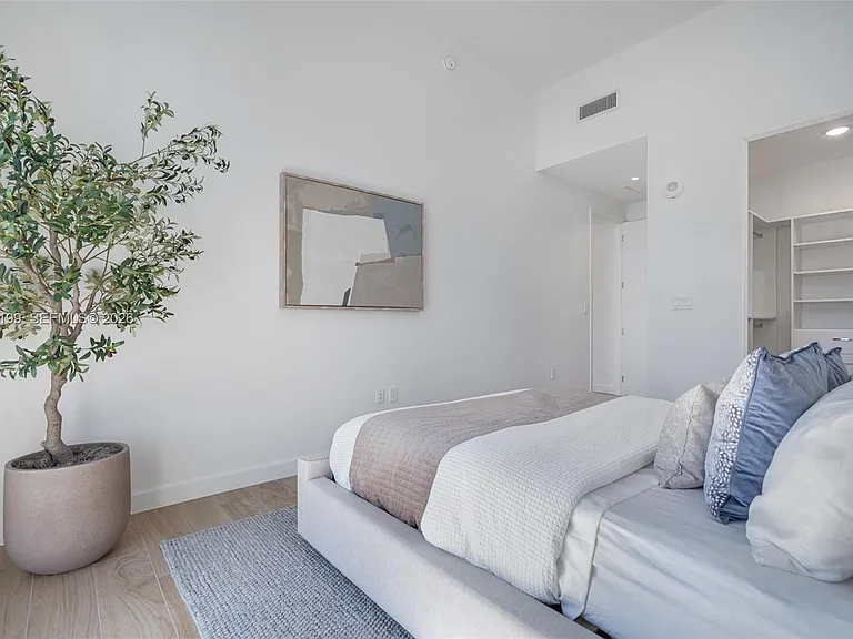 2655 S Bayshore Dr #1911 — Photo 30