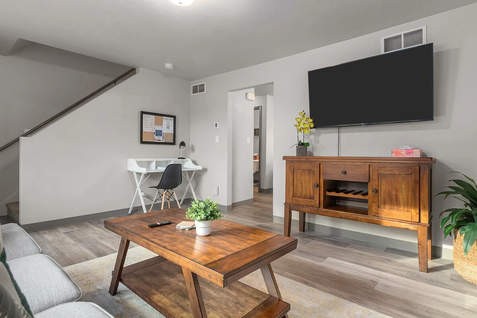 2 bed, 1.0 bath, $4,884 — Photo 2