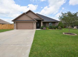 202 Rock Rose Lane, Lake Jackson, TX 77566