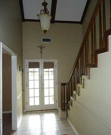 3rd image of 107 Warwicke Dr