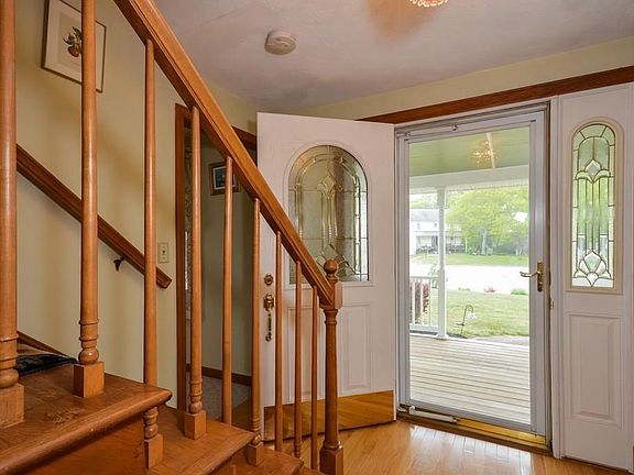 5th image of 32 Laurinda Ln