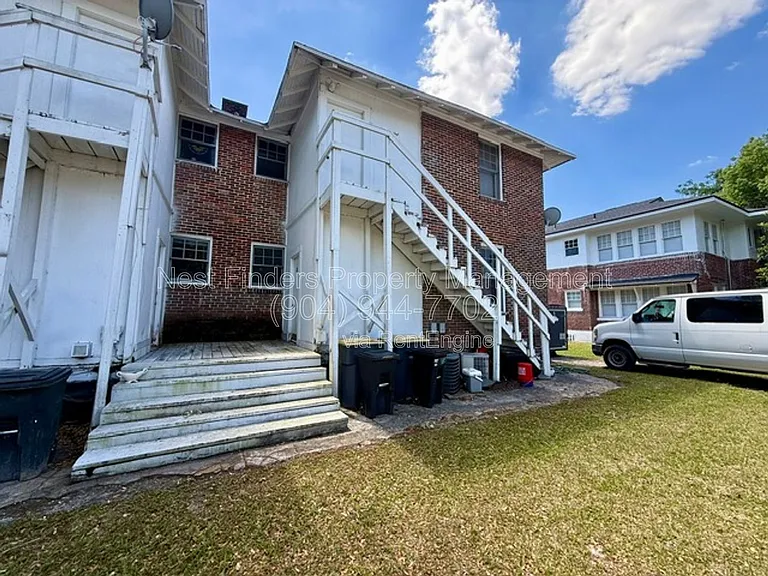 2309 College St — Photo 19