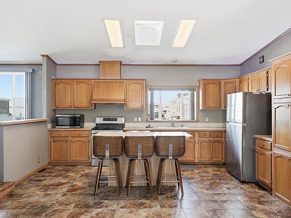 5th image of 33 Drake Ln