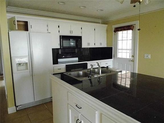 4th image of 105 Colina Cir